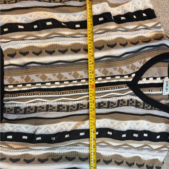 Vintage 90s Coogi-Style 3D Knit Sweater Beige Black Textured Retro
Sweater - Picture 3 of 5